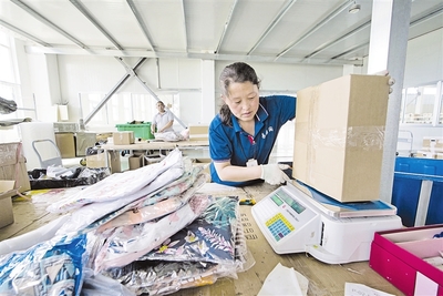 荣成市人民政府 区镇动态 跨境电商外贸忙